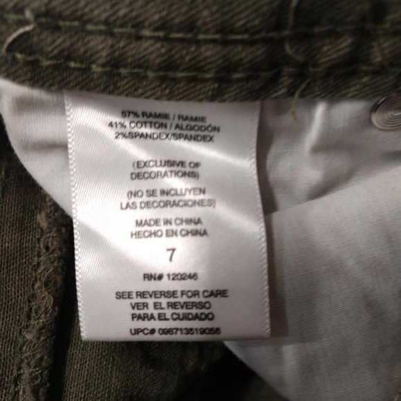 Wallflower, Frayed Hem, Shorty Shorts Size 7- Army Green - Picture 4 of 4